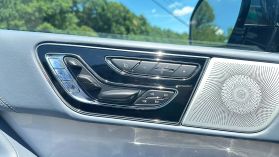 2020 Lincoln Navigator - Image 15