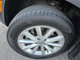 2017 Volkswagen Tiguan - Image 23
