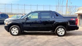2013 Chevrolet Avalanche - Image 4