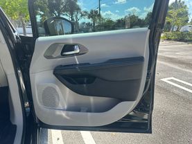 2021 CHRYSLER PACIFICA HYBRID VAN V6, HYBRID, 3.6 LITER TOURING L VAN 4D