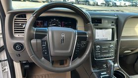 2016 Lincoln Navigator - Image 35