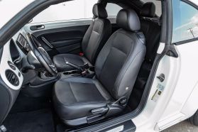 2012 Volkswagen Beetle - Image 4