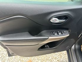 2018 JEEP CHEROKEE SUV V6, 3.2 LITER LIMITED SPORT UTILITY 4D at T&T Repairables - used car dealership in Spencer, Indiana.