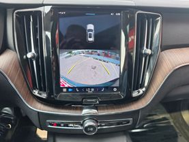 2022 VOLVO XC60 SUV 4-CYL, DRIVE-E, TURBO, 2.0 LITER B5 MOMENTUM SPORT UTILITY 4D