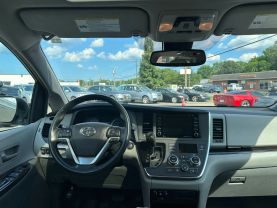 Used 2018 TOYOTA SIENNA VAN V6, 3.5 LITER XLE MINIVAN 4D - LA Auto Star located in Virginia Beach, VA