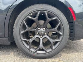 2019 CHRYSLER 300 SEDAN V6, 3.6 LITER 300S SEDAN 4D