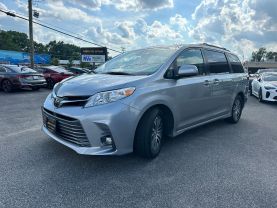 Used 2018 TOYOTA SIENNA VAN V6, 3.5 LITER XLE MINIVAN 4D - LA Auto Star located in Virginia Beach, VA