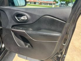 2019 JEEP CHEROKEE SUV 4-CYL, ZERO EVAP, 2.4 LITER LATITUDE SPORT UTILITY 4D