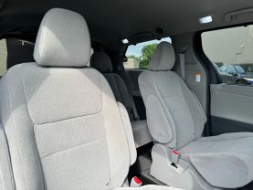 2019 TOYOTA SIENNA VAN V6, 3.5 LITER LE MINIVAN 4D