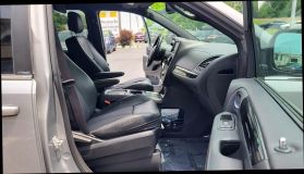 2014 Chrysler Town & Country S Minivan 4d - Image 28