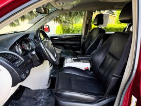 2015 CHRYSLER TOWN & COUNTRY VAN DEEP CHERRY RED CRYSTAL PEARLCOAT AUTOMATIC - Capital City Auto
