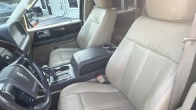 2015 Lincoln Navigator - Image 41