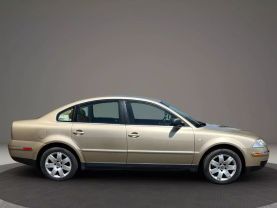2001 VOLKSWAGEN PASSAT (NEW) SEDAN V6, 2.8 LITER GLX SEDAN 4D
