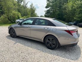 2023 HYUNDAI ELANTRA SEDAN 4-CYL, SULEV, 2.0 LITER SEL SEDAN 4D at T&T Repairables - used car dealership in Spencer, Indiana.