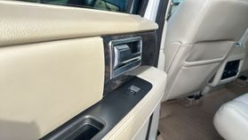 2016 Lincoln Navigator - Image 19