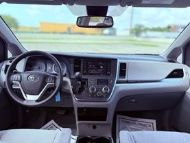 2019 TOYOTA SIENNA