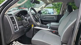 2023 Ram 1500 Classic Crew Cab - Image 7