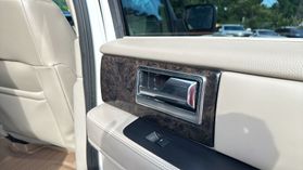 2016 Lincoln Navigator - Image 28
