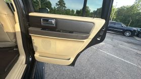 2015 Lincoln Navigator - Image 20