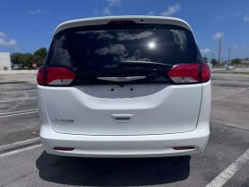 2023 CHRYSLER VOYAGER