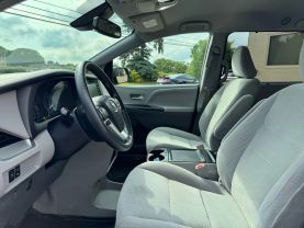 2019 TOYOTA SIENNA VAN V6, 3.5 LITER LE MINIVAN 4D
