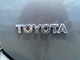 2005 Toyota Prius - Image 11