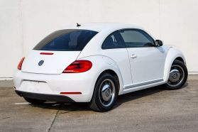 2012 Volkswagen Beetle - Image 9