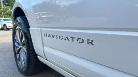 2016 Lincoln Navigator - Image 11