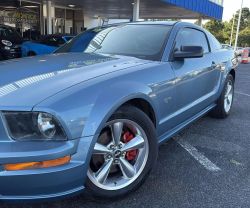 2006 Ford Mustang Gt Premium Coupe 2d - Image 2