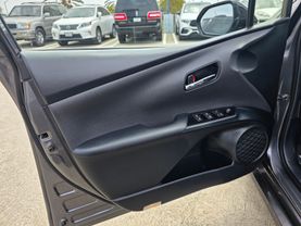 2016 Toyota Prius - Image 17