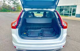 2017 VOLVO XC60 SUV 4-CYL, DRV-E, TURBO, 2.0L T6 DYNAMIC SPORT UTILITY 4D