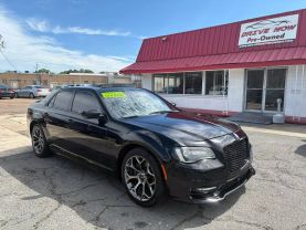 2018 CHRYSLER 300 SEDAN V8, HEMI, 5.7 LITER 300S SEDAN 4D