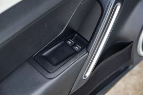 2012 Volkswagen Beetle - Image 32