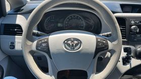 2012 TOYOTA SIENNA