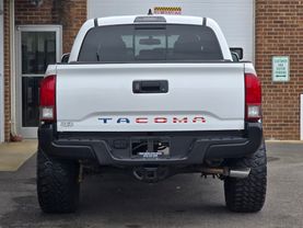 2017 Toyota Tacoma Double Cabtrd Off-road Pickup 4d 5 Ft - Image 4