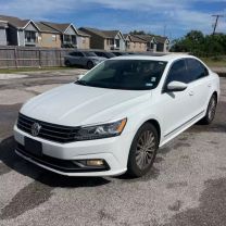 2017 VOLKSWAGEN PASSAT