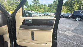 2015 Lincoln Navigator - Image 14