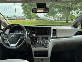2019 TOYOTA SIENNA VAN V6, 3.5 LITER LE MINIVAN 4D