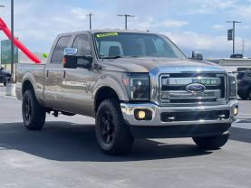 2011 FORD F250 SUPER DUTY CREW CAB PICKUP V8, TURBO DIESEL, 6.7L LARIAT PICKUP 4D 6 3/4 FT - The Auto Lot