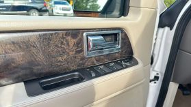 2016 Lincoln Navigator - Image 14