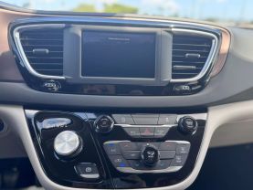 2023 CHRYSLER VOYAGER