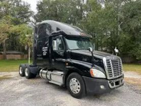 2015 FREIGHTLINER CASCADIA - - CA125SLP SLEEPER