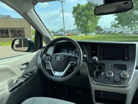 2019 TOYOTA SIENNA VAN V6, 3.5 LITER LE MINIVAN 4D