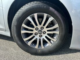 Used 2018 TOYOTA SIENNA VAN V6, 3.5 LITER XLE MINIVAN 4D - LA Auto Star located in Virginia Beach, VA