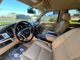2014 Cadillac Escalade Luxury Sport Utility 4d - Image 15