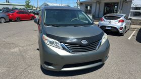 2012 TOYOTA SIENNA