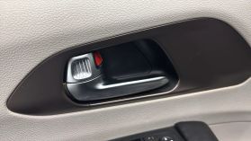 2020 CHRYSLER VOYAGER