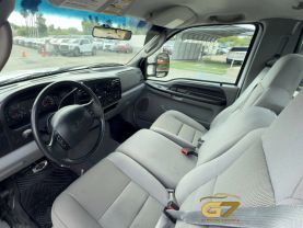 2006 Ford F450 Super Duty Regular Cab & Chassis - Image 9