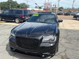 2018 CHRYSLER 300 SEDAN V8, HEMI, 5.7 LITER 300S SEDAN 4D