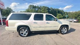 2014 Chevrolet Suburban 1500 - Image 3